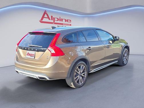 2018 Volvo V60 Cross Country T5