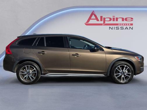 2018 Volvo V60 Cross Country T5