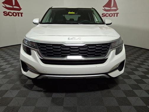 Snow White Pearl 2022 Kia Seltos LX