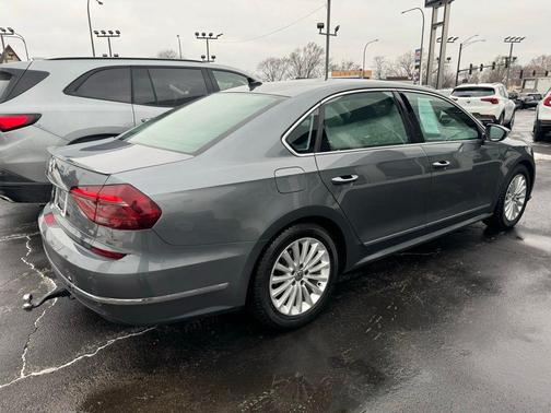 2017 Volkswagen Passat 1.8T SE