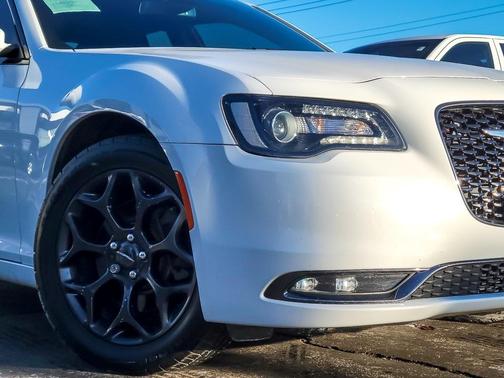 2019 Chrysler 300 S