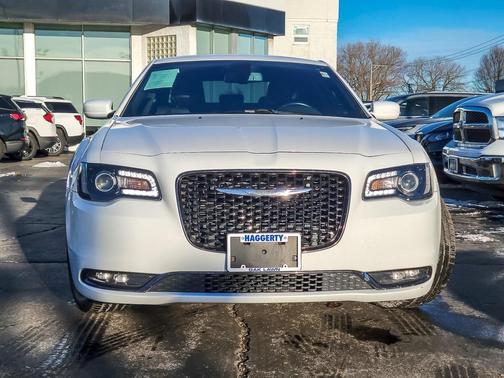 2019 Chrysler 300 S