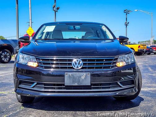 Deep Black Pearl Effect 2017 Volkswagen Passat 1.8T SE