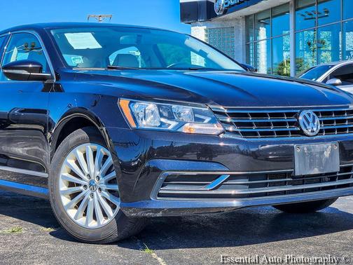 Deep Black Pearl Effect 2017 Volkswagen Passat 1.8T SE
