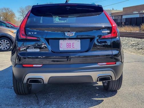 2022 Cadillac XT4 Premium Luxury