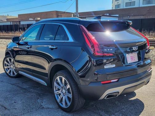 2022 Cadillac XT4 Premium Luxury