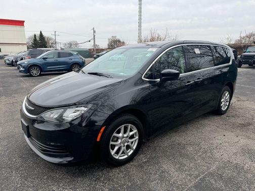 2020 Chrysler Voyager LX