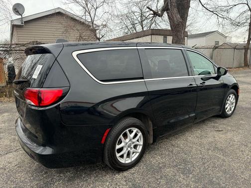 2020 Chrysler Voyager LX