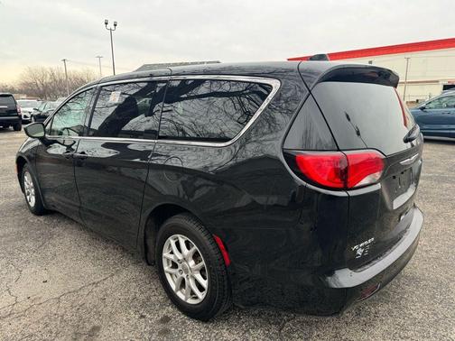 2020 Chrysler Voyager LX