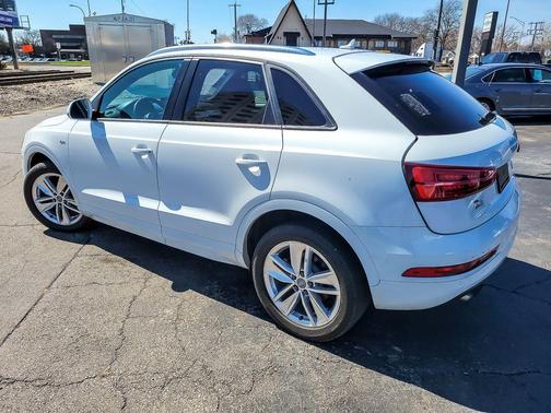 Glacier White Metallic 2018 Audi Q3 2.0T Premium