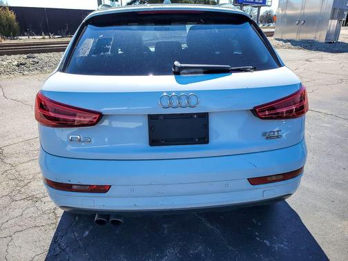 Glacier White Metallic 2018 Audi Q3 2.0T Premium