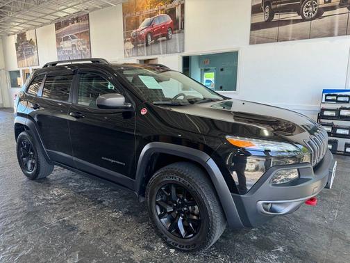 Brilliant Black Crystal Pearlcoat 2015 Jeep Cherokee Trailhawk
