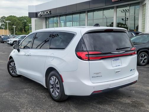 2023 Chrysler Pacifica Hybrid Touring L