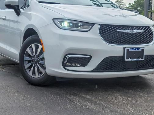 2023 Chrysler Pacifica Hybrid Touring L