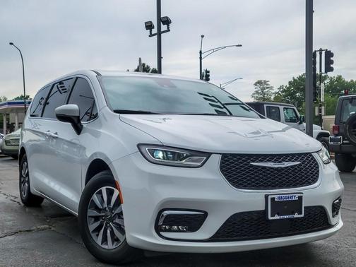 2023 Chrysler Pacifica Hybrid Touring L