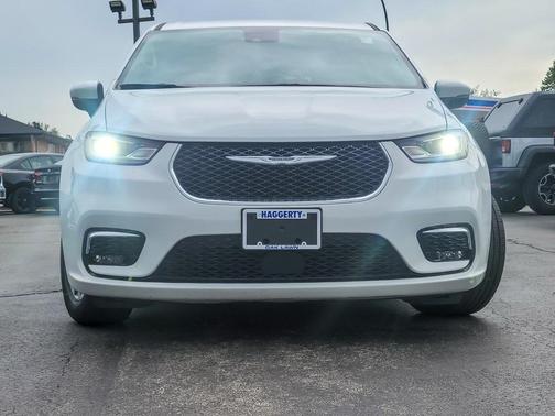 2023 Chrysler Pacifica Hybrid Touring L