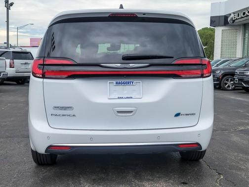 2023 Chrysler Pacifica Hybrid Touring L
