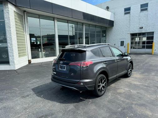 2017 Toyota RAV4 SE