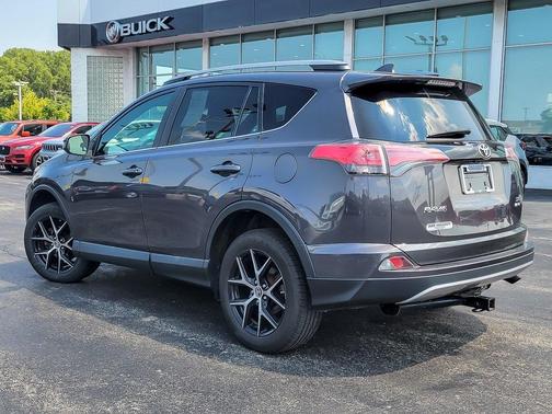2017 Toyota RAV4 SE