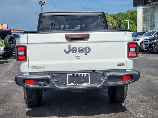2022 Jeep Gladiator Overland