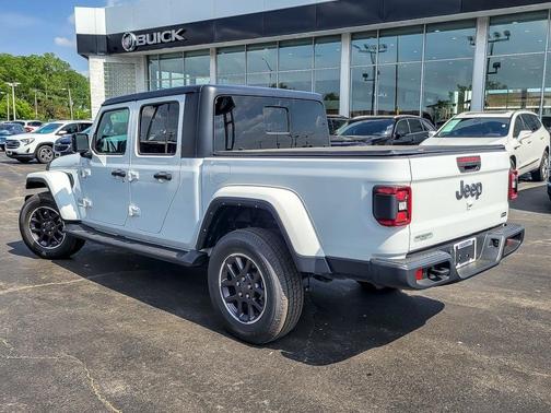 2022 Jeep Gladiator Overland