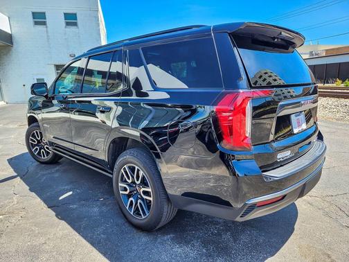 Onyx Black 2023 GMC Yukon AT4