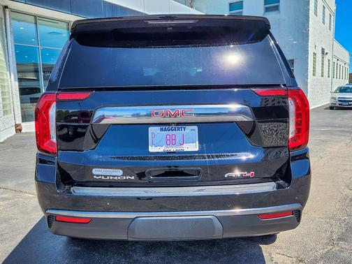 Onyx Black 2023 GMC Yukon AT4