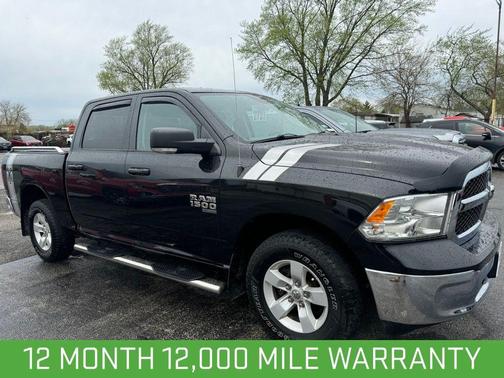 Brilliant Black Crystal Pearlcoat 2019 RAM 1500 Classic SLT