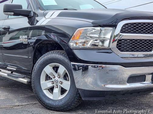 Brilliant Black Crystal Pearlcoat 2019 RAM 1500 Classic SLT