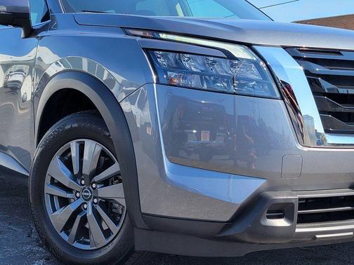 2024 Nissan Pathfinder SV