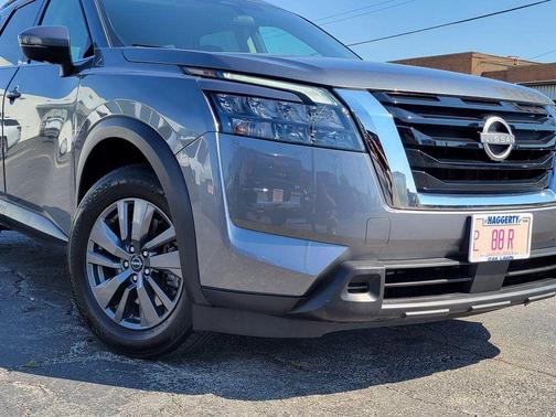 2024 Nissan Pathfinder SV
