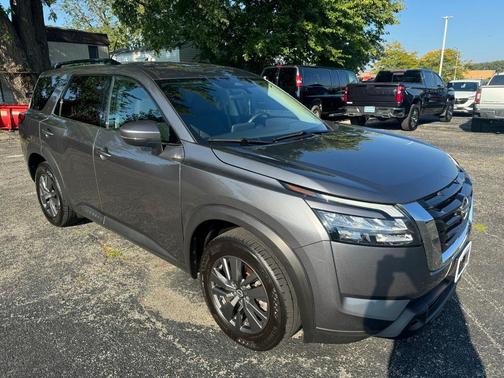 2024 Nissan Pathfinder SV