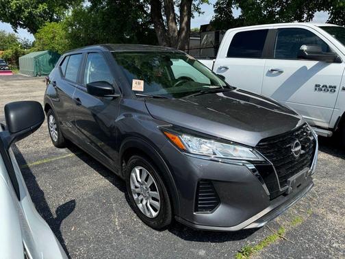 Gun Metallic 2023 Nissan Kicks S