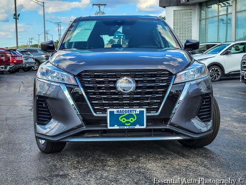 Gun Metallic 2023 Nissan Kicks S