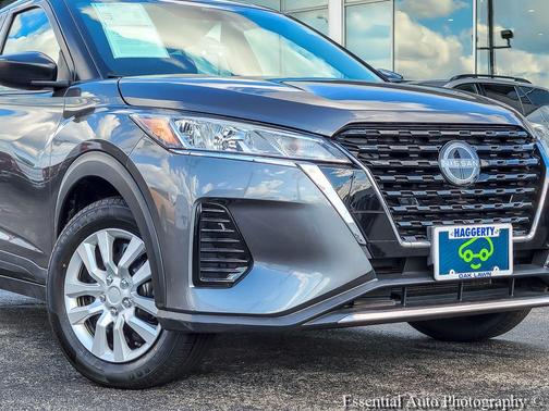 Gun Metallic 2023 Nissan Kicks S