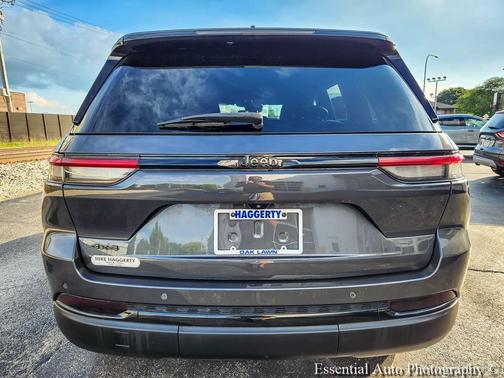 Metallic 2022 Jeep Grand Cherokee Altitude
