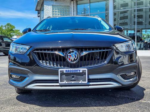 Ebony Twilight Metallic 2018 Buick Regal TourX Essence
