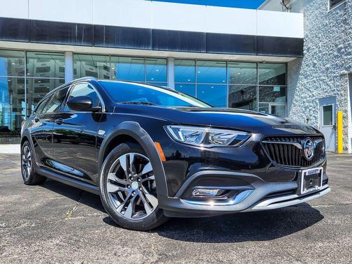 Ebony Twilight Metallic 2018 Buick Regal TourX Essence