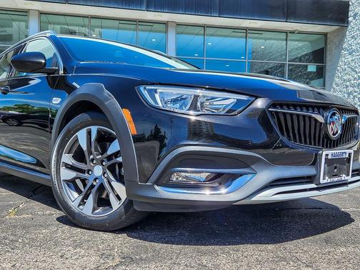 Ebony Twilight Metallic 2018 Buick Regal TourX Essence