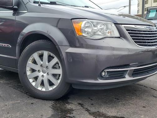 2016 Chrysler Town & Country Touring