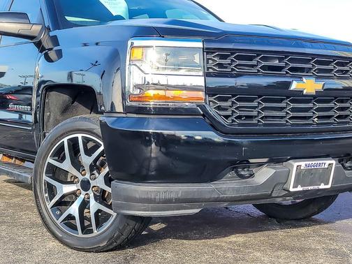 Black 2018 Chevrolet Silverado 1500 LT