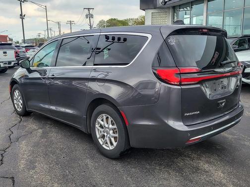 2023 Chrysler Pacifica Touring-L
