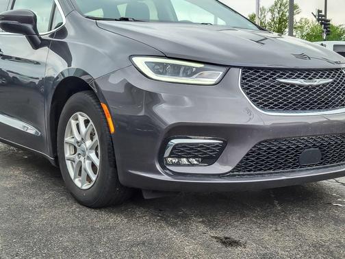 2023 Chrysler Pacifica Touring-L