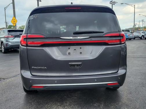 2023 Chrysler Pacifica Touring-L