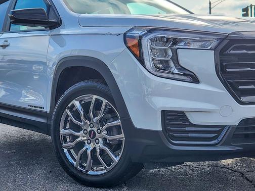 Summit White 2024 GMC Terrain SLE
