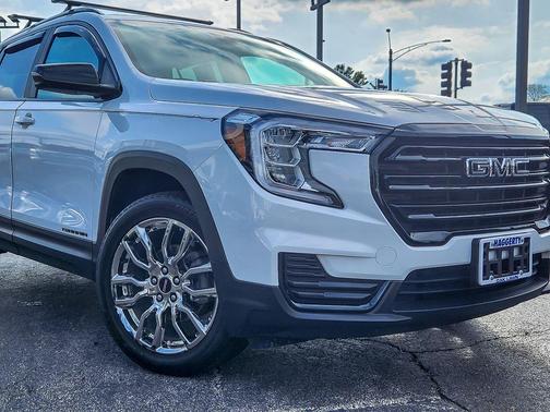 Summit White 2024 GMC Terrain SLE