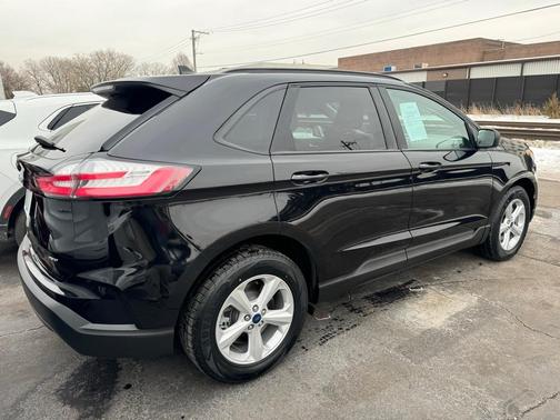 2022 Ford Edge SE