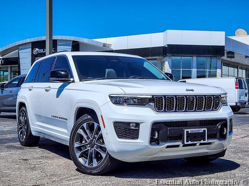 Bright White Clearcoat 2023 Jeep Grand Cherokee Overland
