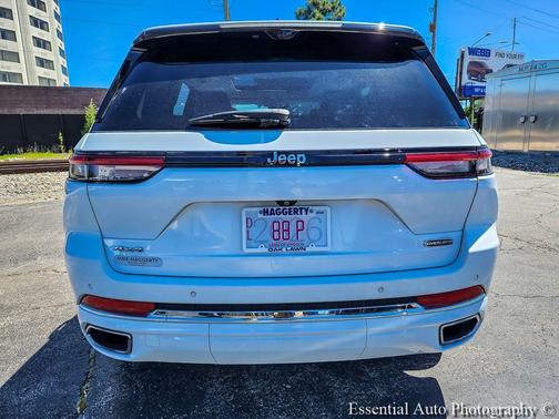 Bright White Clearcoat 2023 Jeep Grand Cherokee Overland