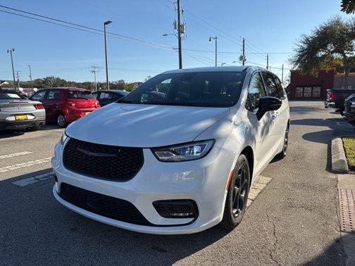 2024 Chrysler Pacifica Hybrid S Appearance Pkg